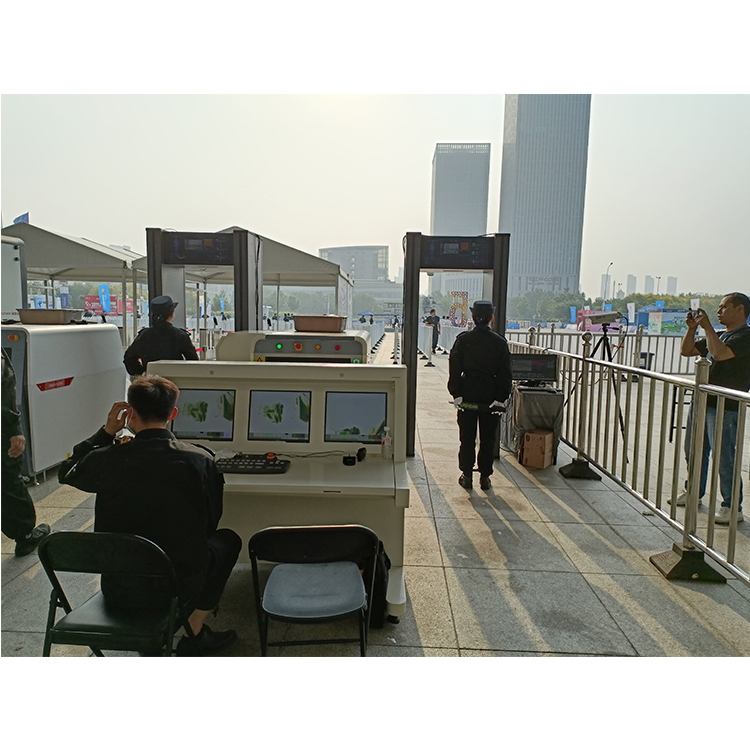 天津芯缘有限公司放到天津梅江会展中心的门2.jpg